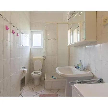 Apartament Stunning In With House Sea View Pakoštane