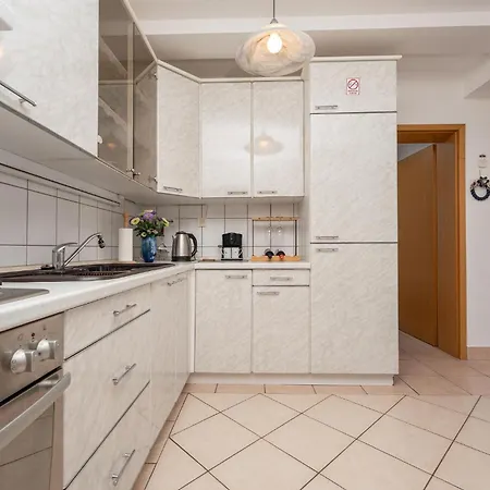 Apartament 1 Bedroom In Pakoštane